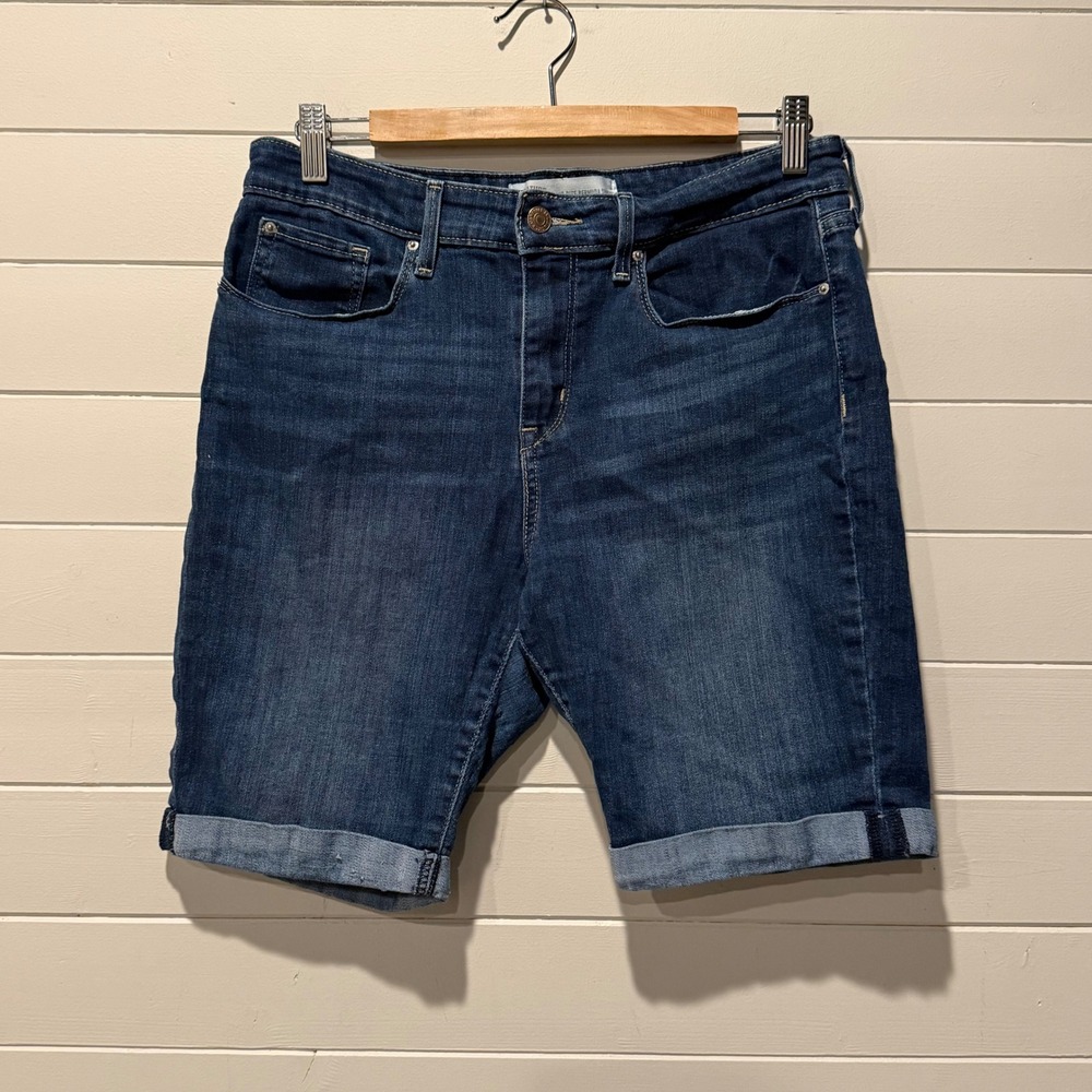 Levi Strauss Mid Rise Bermuda Shorts Womens 12 W31 Blue Denim Stretch